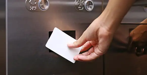 Giải pháp kiểm soát truy cập thang máy cho toà nhà văn phòng thương mại